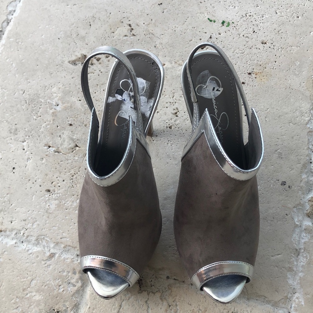 Silver platform
